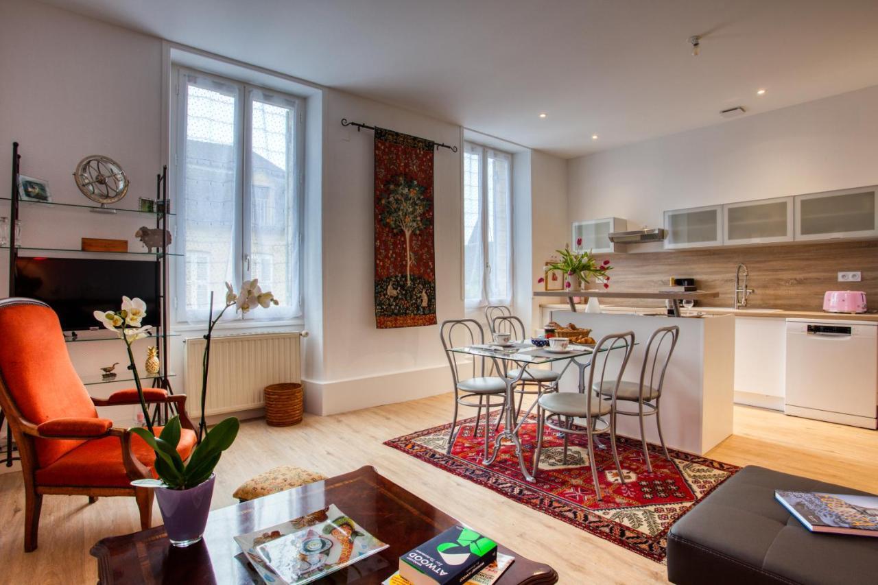 La Licorne Sarladaise Apartment ซาร์ลา-ลา-กาเนดา ภายนอก รูปภาพ
