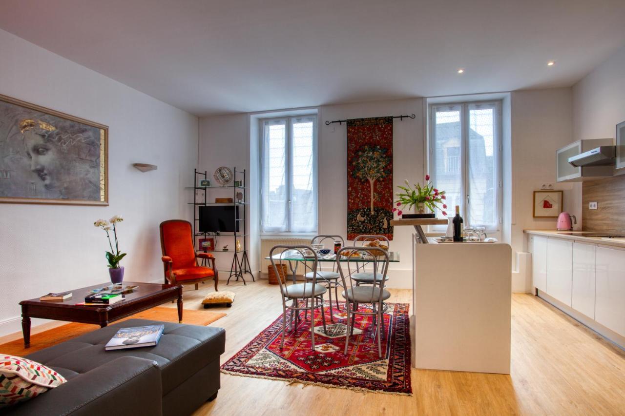 La Licorne Sarladaise Apartment ซาร์ลา-ลา-กาเนดา ภายนอก รูปภาพ